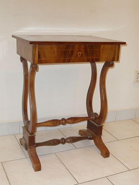 Šicí stolek – Biedermeier