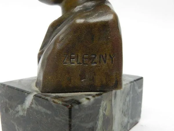 Bronzová plastika chlapce - 4