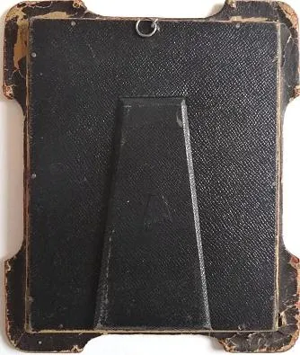 Miniatura muže sedícího v zahradě - 2