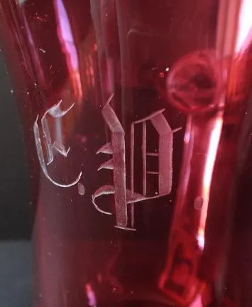 Džbánek z rosalínového skla s monogramem - 5