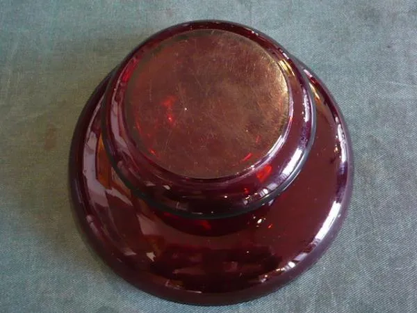Miska z rubínového skla - 2