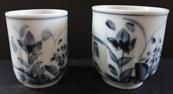 Větší a menší porcelánový kalíšek na saké - 1