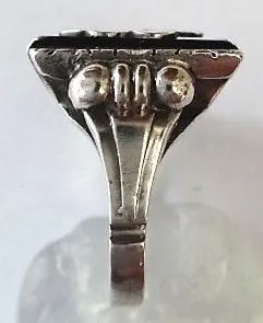 Stříbrný prsten s monogramem a onyxem - 2