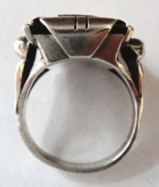 Stříbrný prsten s monogramem a onyxem - 3