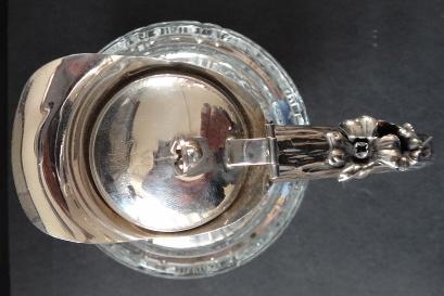 Džbán z broušeného skla, se stříbrným úchytem - 4
