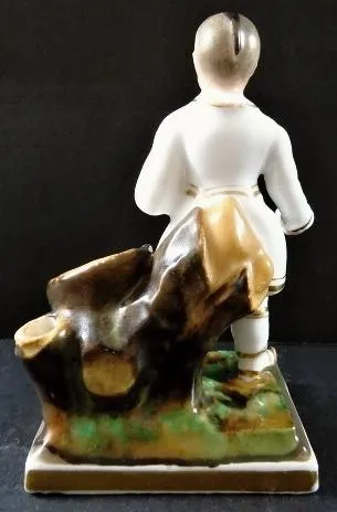 Figurka čínského chlapce s koulí – stojánek - 4