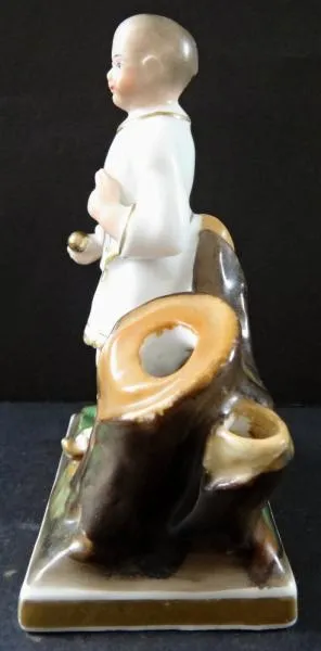 Figurka čínského chlapce s koulí – stojánek - 5