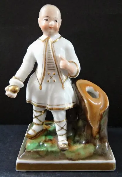 Figurka čínského chlapce s koulí – stojánek - 6
