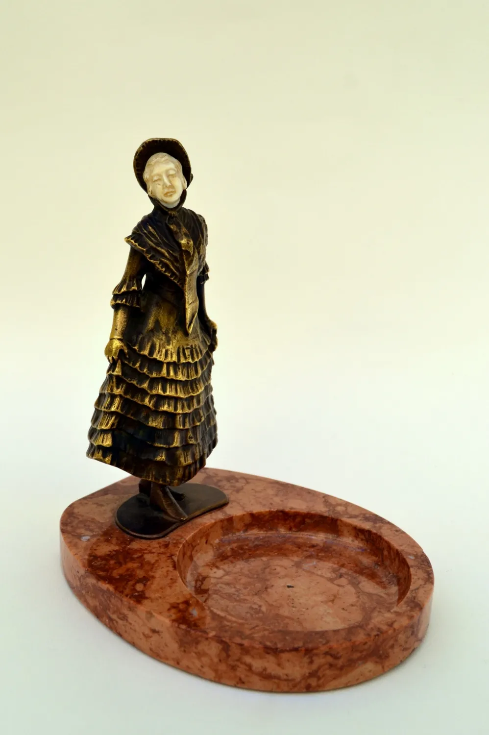 Popelník – figurální plastika - 1