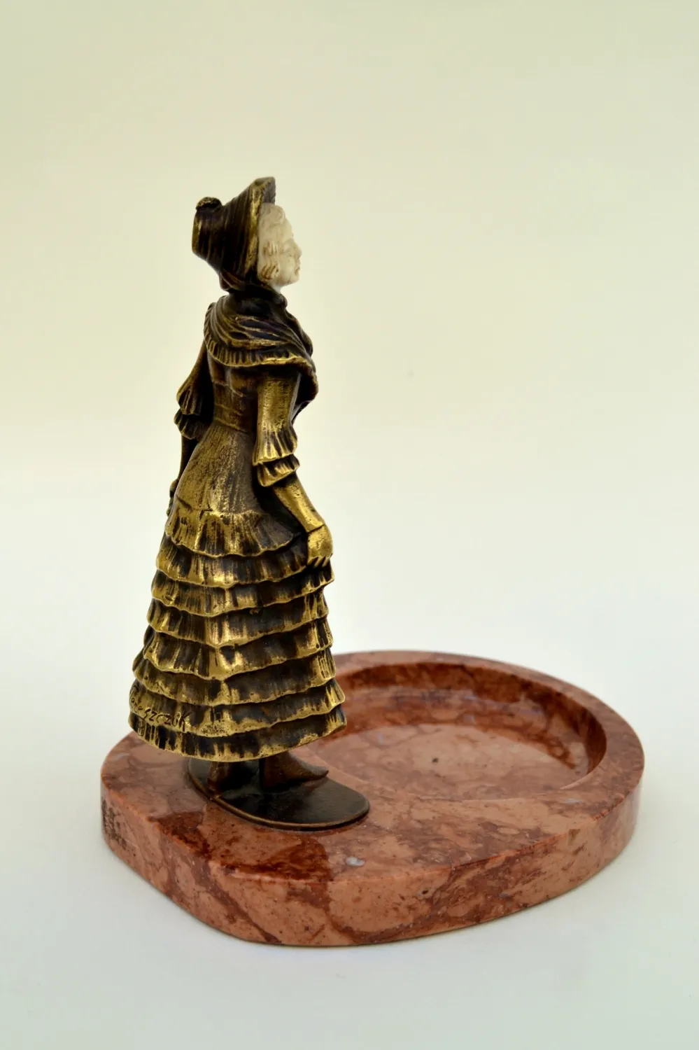Popelník – figurální plastika - 2