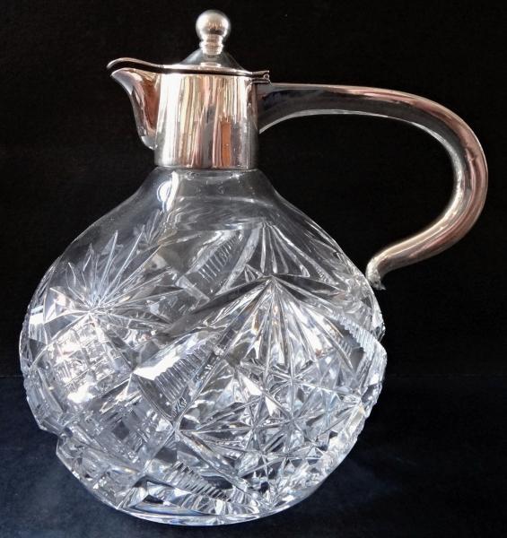Broušený skleněný džbánek, se stříbrem – Theodor M