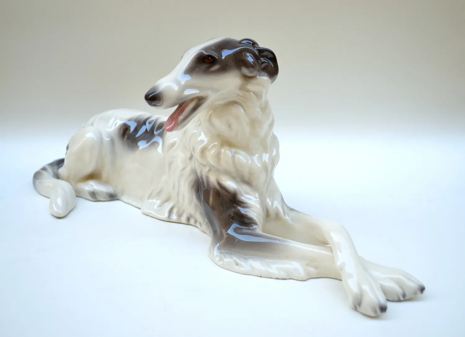 Porcelánová soška chrta – Goldscheider - 2