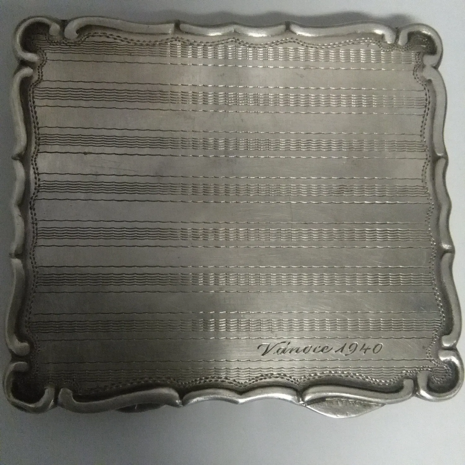Stříbrná pudřenka r. 1940 - 2