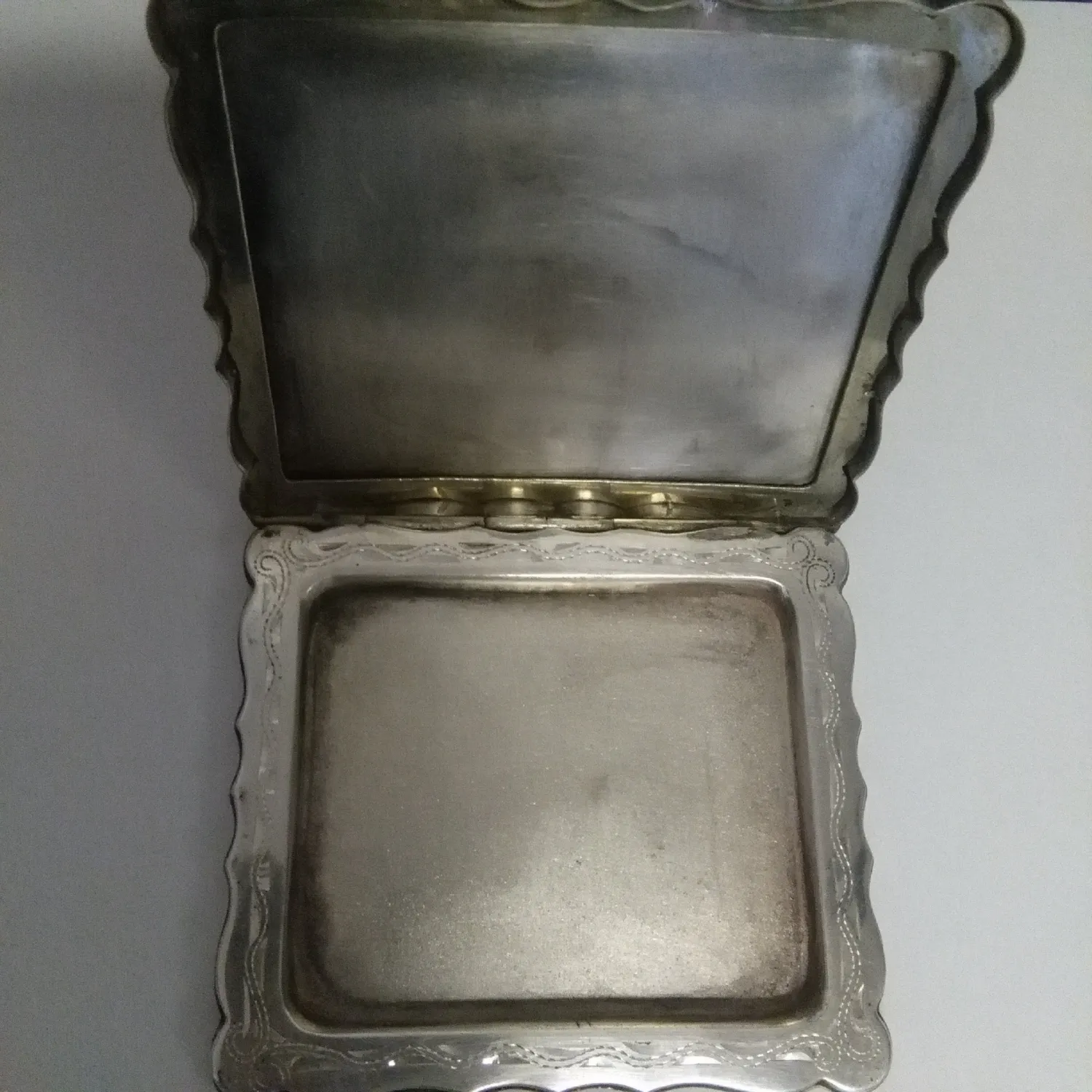 Stříbrná pudřenka r. 1940 - 3