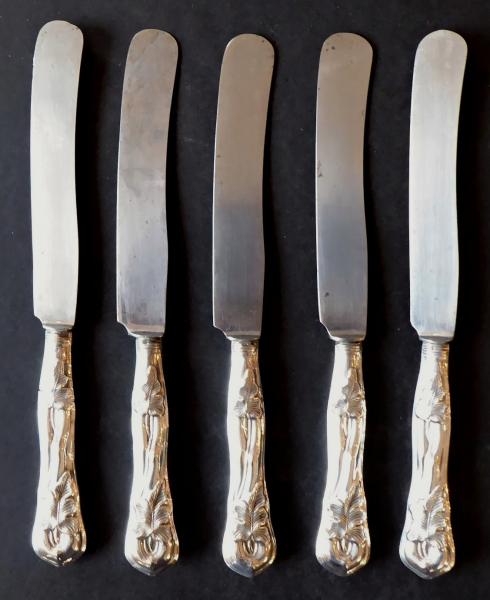 Pět menších stříbrných nožů – biedermeier