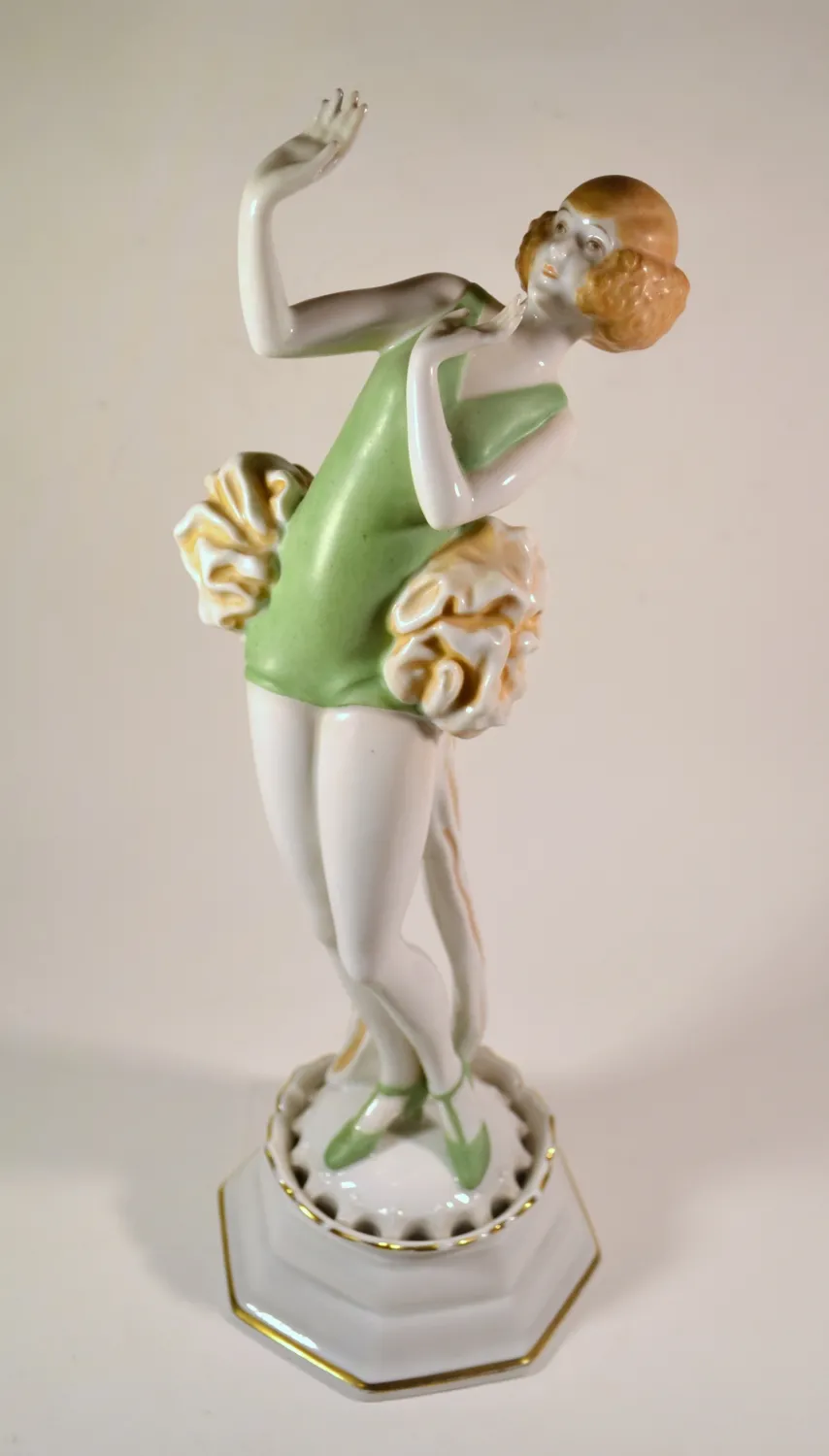 Porcelánová soška ženy v plavkách. - 5