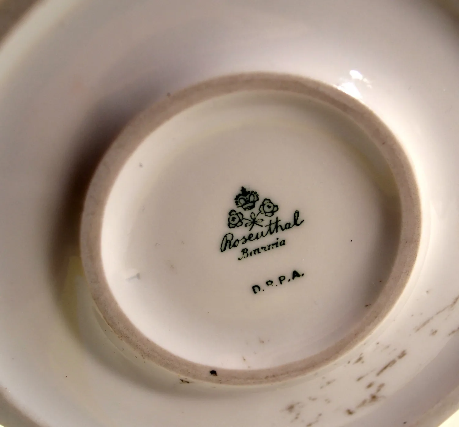 Porcelánová soška ženy v plavkách. - 6
