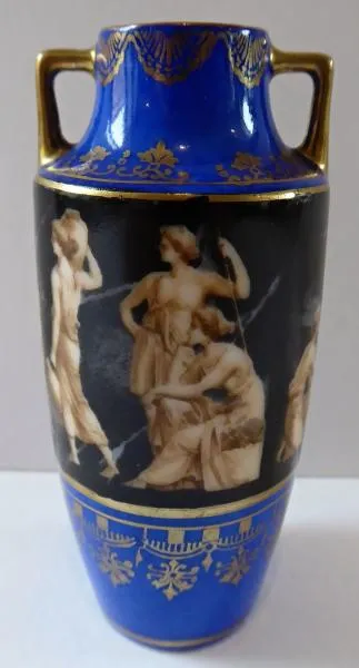Malá porcelánová amfora