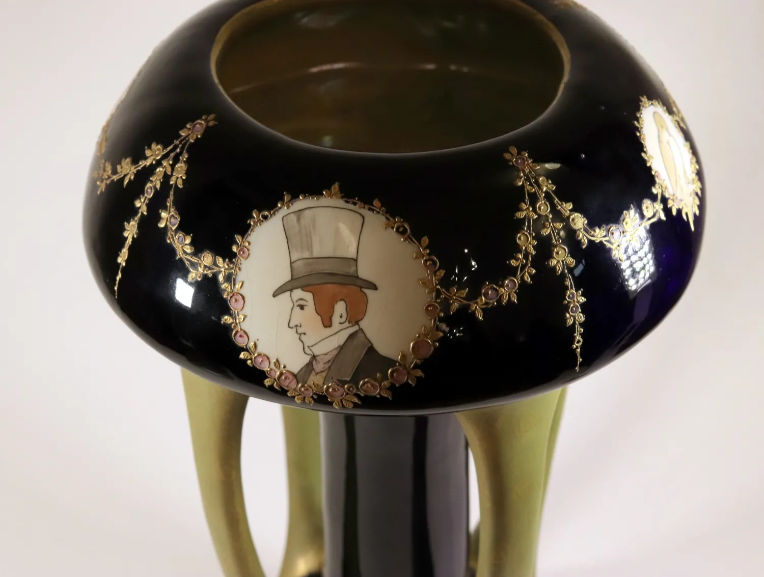 Porcelánový nástolec – Amphora - 3