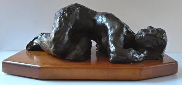 Ležící dívčí akt, bronz - Jan Komárek