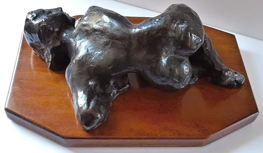 Ležící dívčí akt, bronz – Jan Komárek - 8