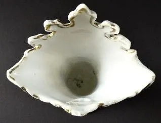 Malá porcelánová vázička, malované květy - 2