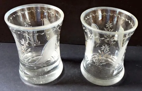 Dvě menší skleničky, broušený florální motiv - 6