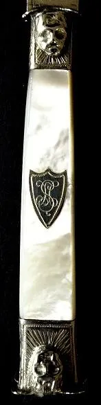 Postříbřené nožíky s perletí, maskarony, štítem - 5