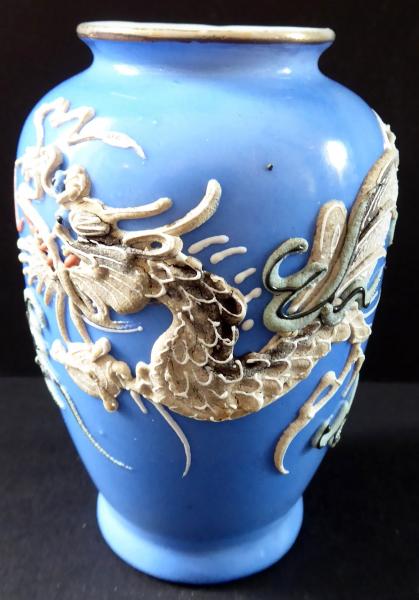 Malá modrá vázička – šedivý čínský drak