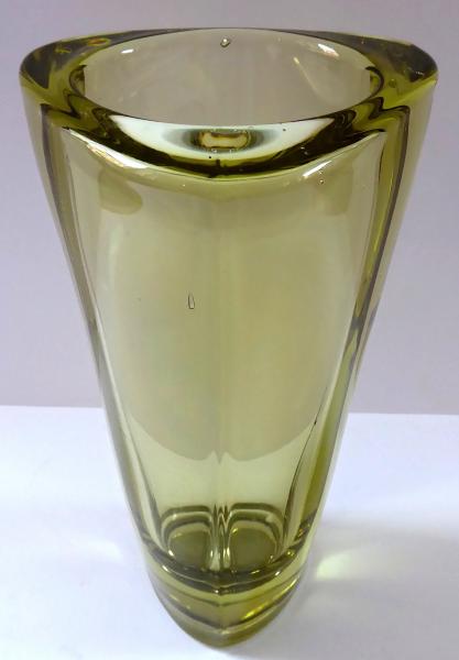 Váza z citrínového skla – František Vízner, Rosice
