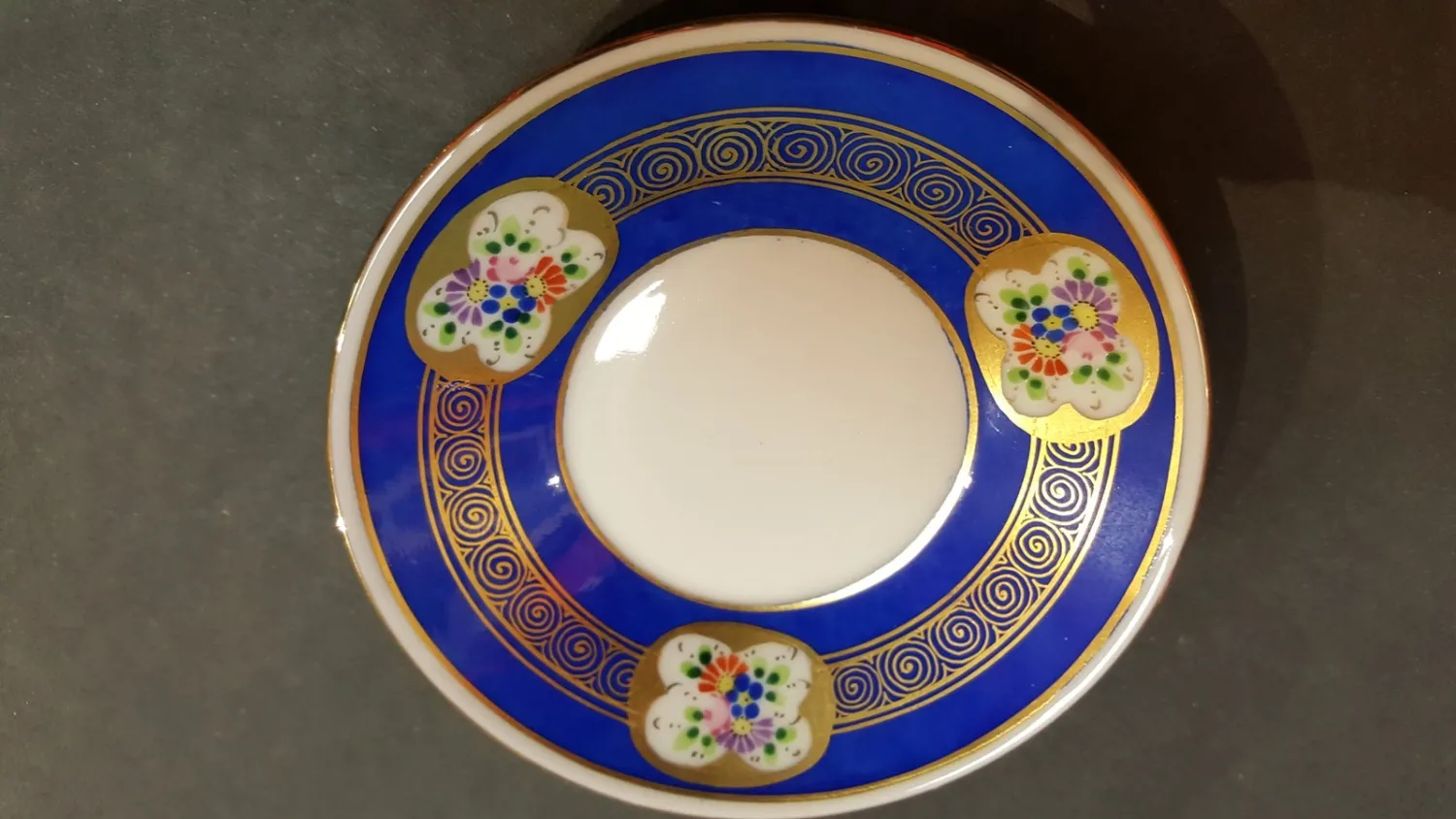 Porcelánový šálek s podšálkem - 3
