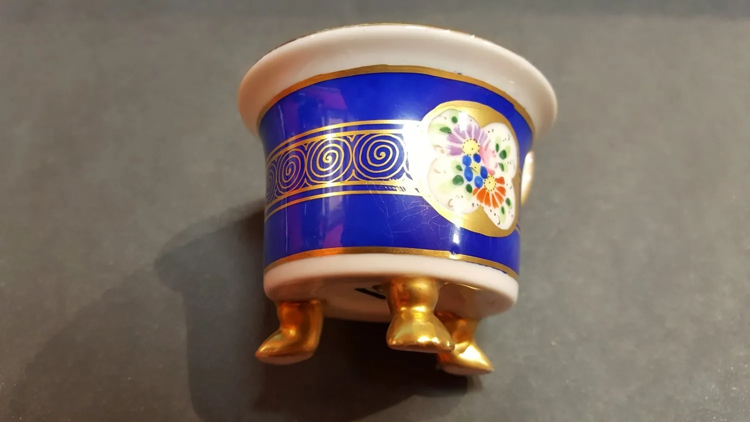 Porcelánový šálek s podšálkem - 5