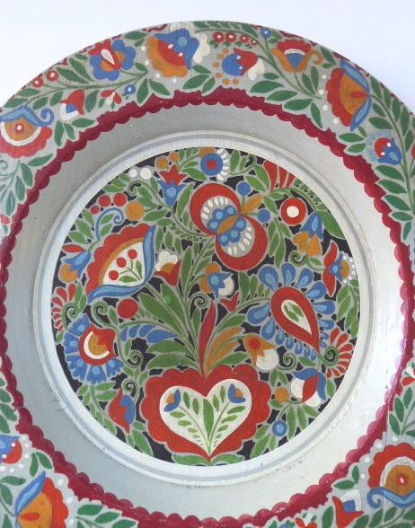 Malovaný dřevěný talíř, s lidovým květinovým vzore - 1