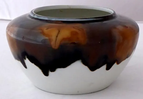 Porcelánová bílá miska se secesním ornamentem