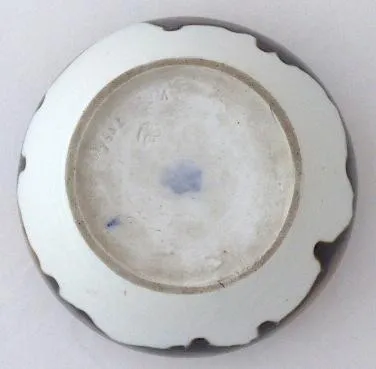 Porcelánová bílá miska se secesním ornamentem - 3