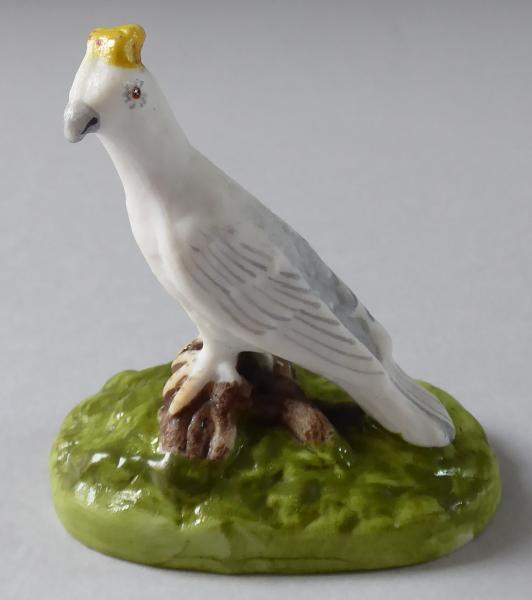 Bílý ptáček se žlutou korunkou - porcelánová minia