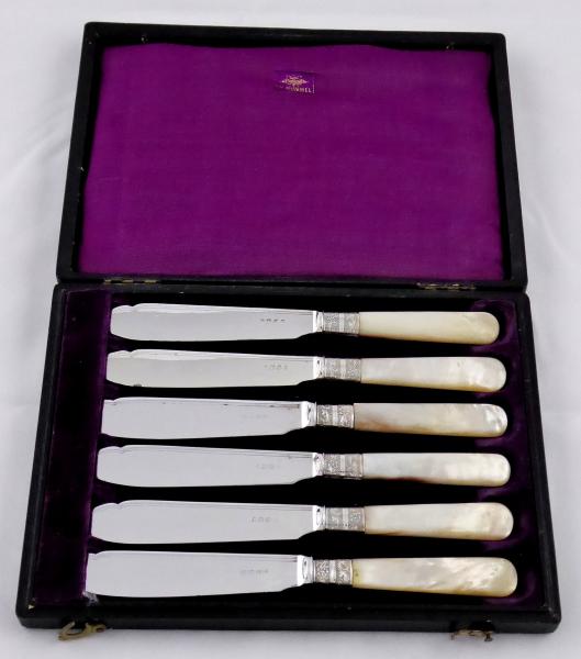 Šest postříbřených nožů s perletí – James Dixon &