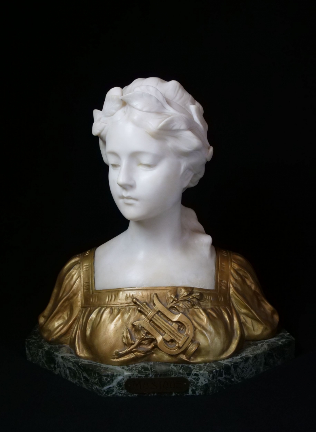 Busta ženy – alegorie Hudby