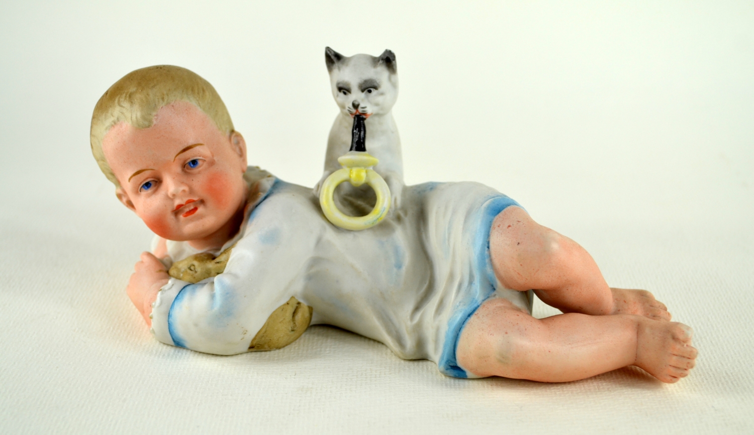 Dítě s kočkou a dudlíkem - 1
