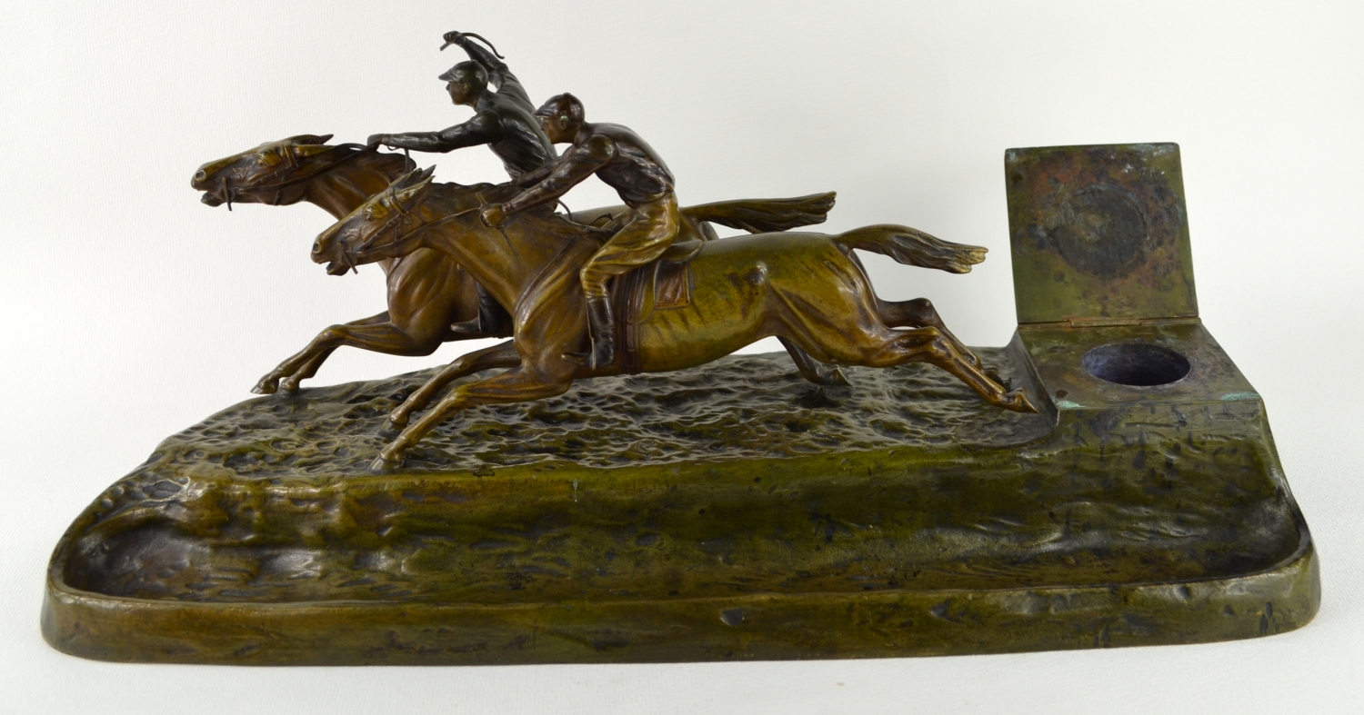 Bronzový kalamář „jezdci na koních“