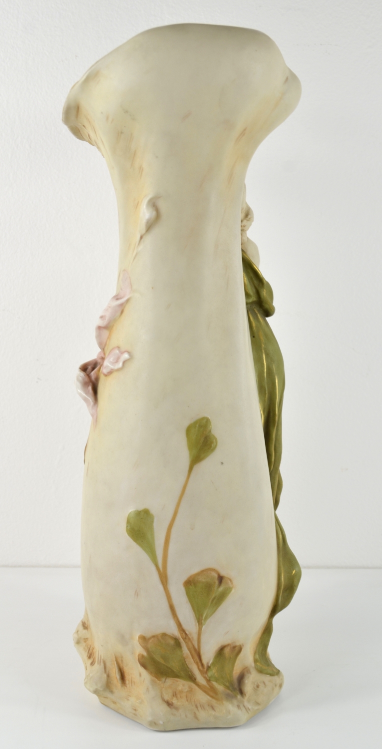 Secesní porcelánová váza s plastikou ženy - 3