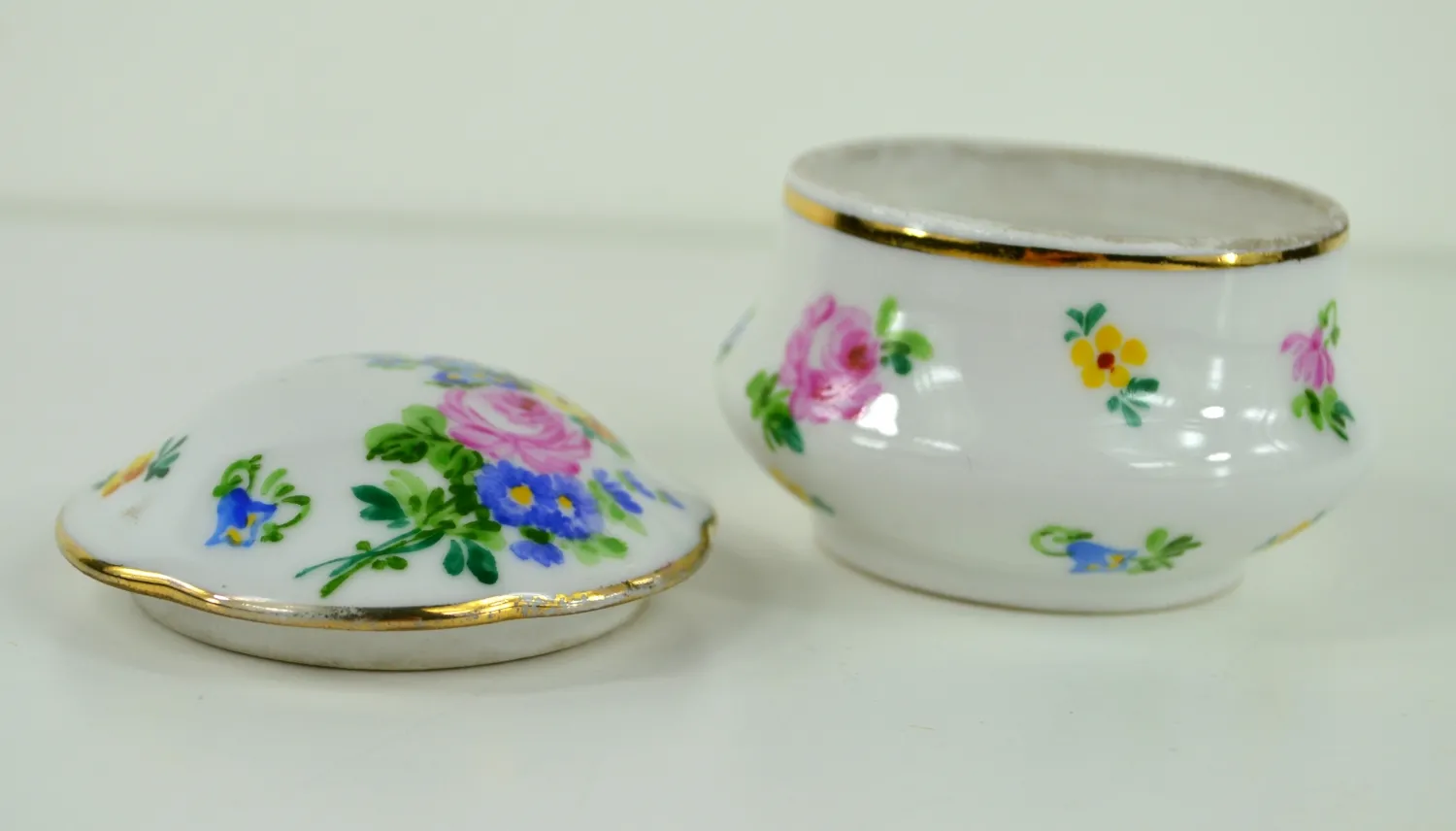 Porcelánová dózička – M. Válová - 2