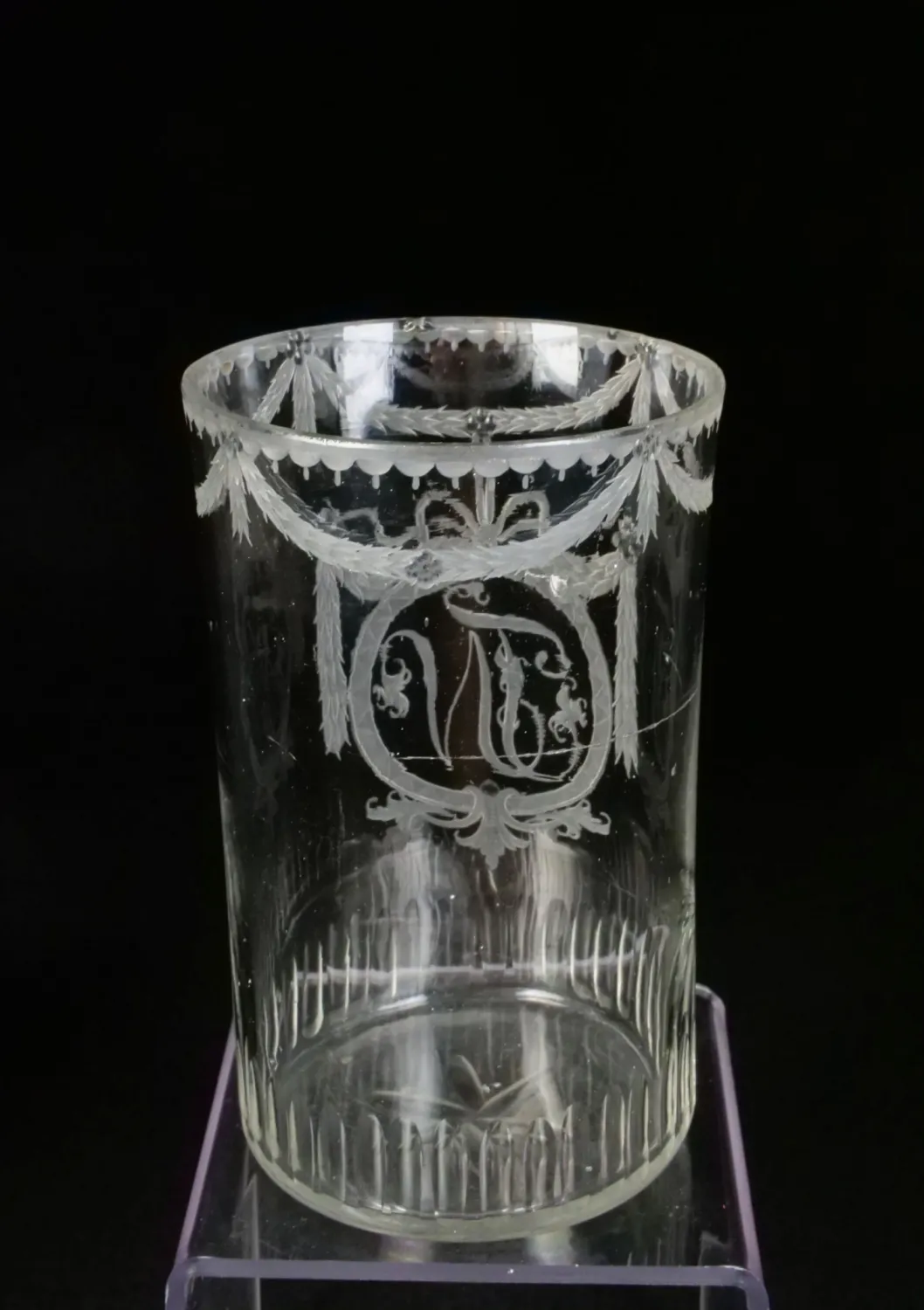 Sklenice s monogramem TN - 2