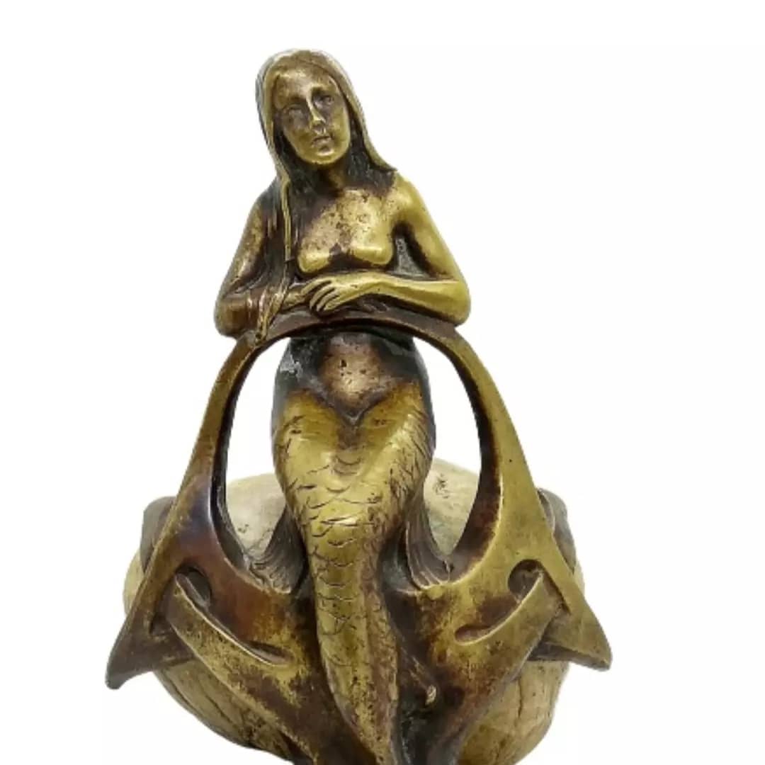 Bronzová soška-Mořská víla na kameni