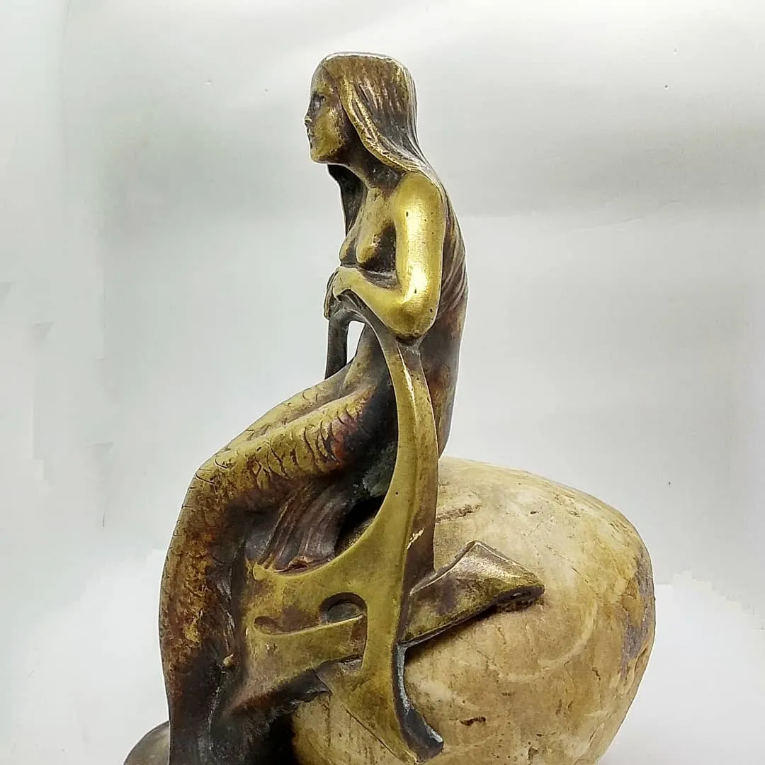 Bronzová soška-Mořská víla na kameni - 2