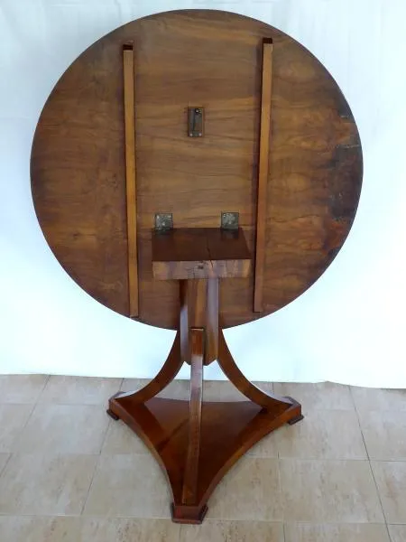 Kulatý salónní stůl v ořechové dýze – Biedermeier - 6