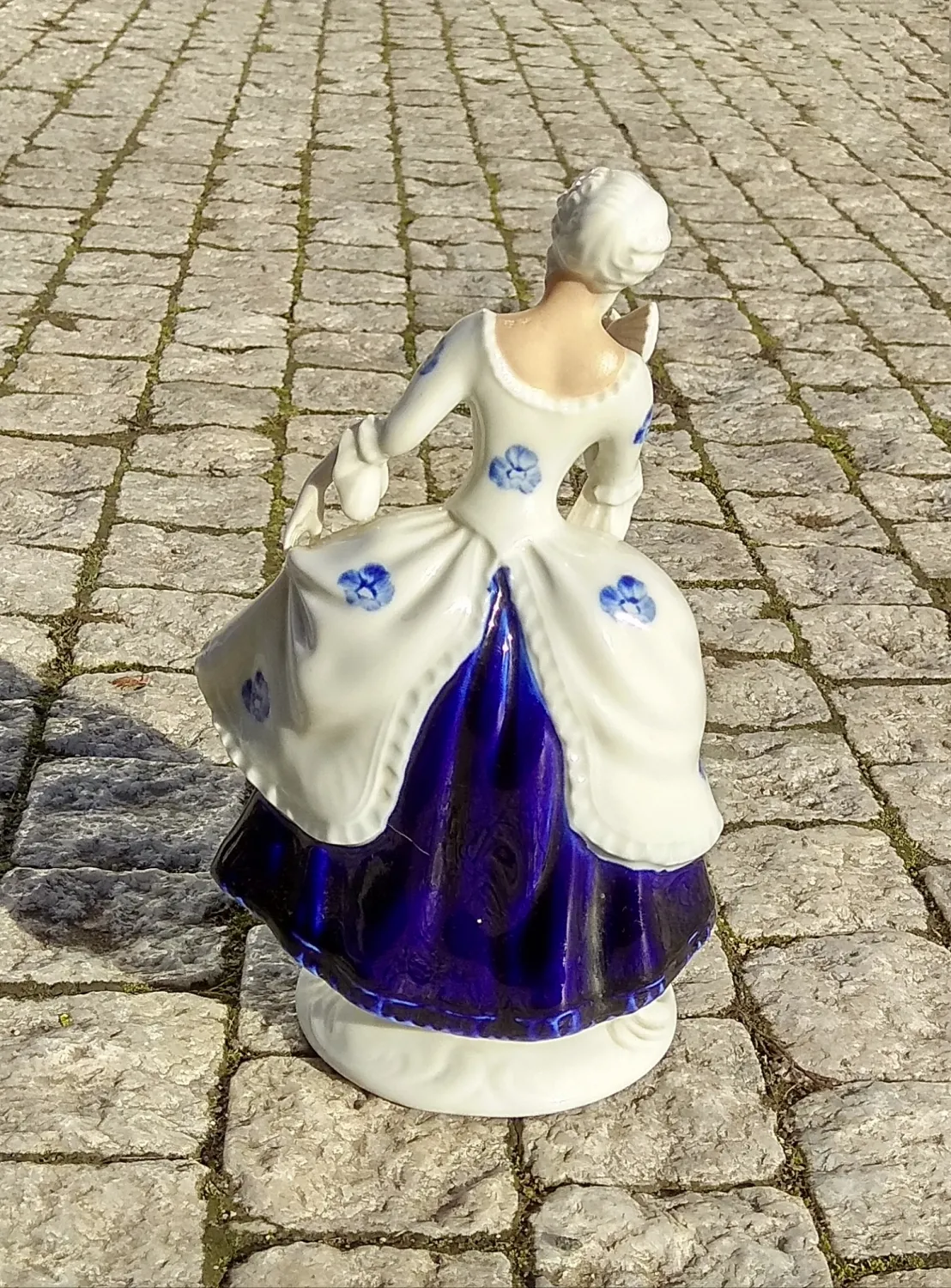 Soška Dáma s vějířem Royal Dux - 3