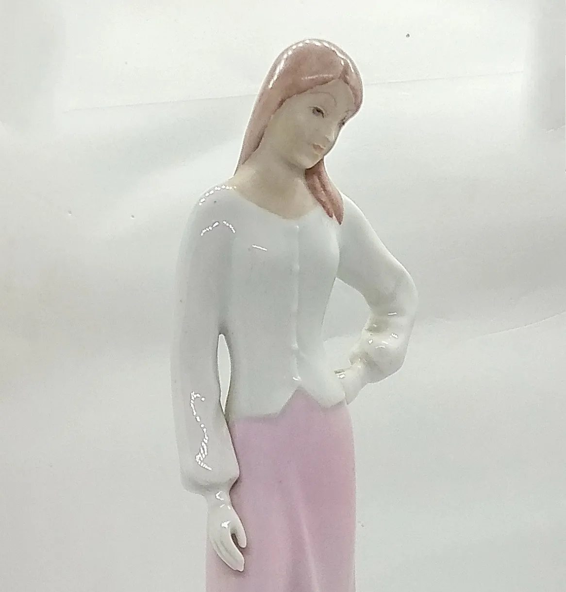 Soška Dívka s dlouhou sukní, Royal Dux, porcelán - 1