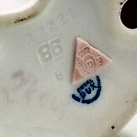 Soška Dívka s dlouhou sukní, Royal Dux, porcelán - 2