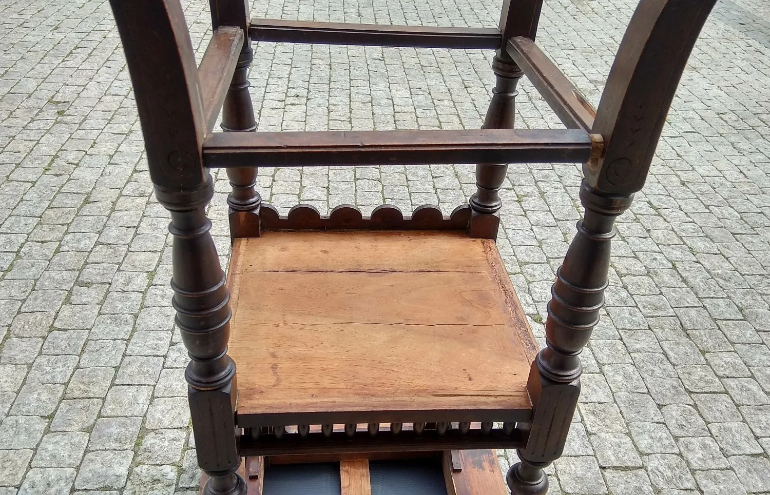 Stolek kuřácký historismus - 4